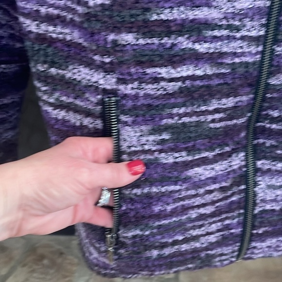 Roz & Ali purple and gray coat with zippered pockets and padded shoulders. 1X - Picture 4 of 7